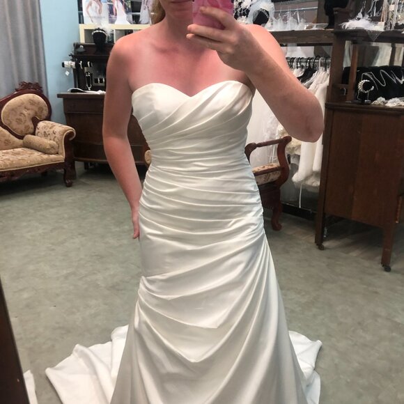 SAMPLE Satin Wedding Dress, Ivory Simple Mermaid Fit & Flare Sexy, Corset back - Picture 3 of 10